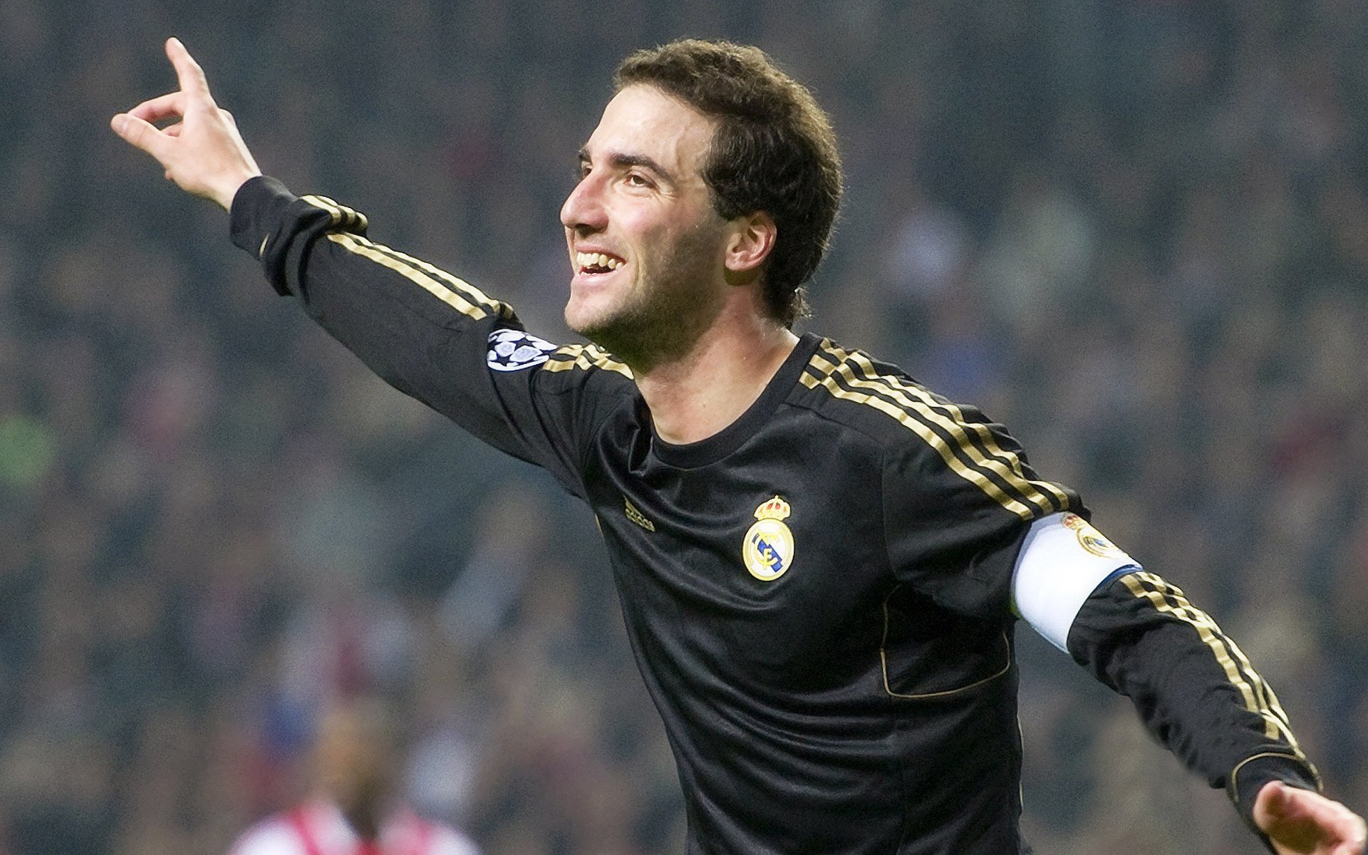 欧冠淘汰赛焦点战，德国单节风暴，马赛神话在钢铁纪律前轰然倒塌