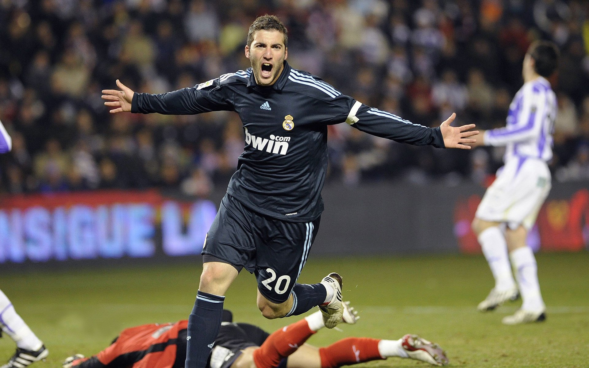 巴萨拿下波兰，加维成为关键先生，少年肩膀扛起红蓝未来