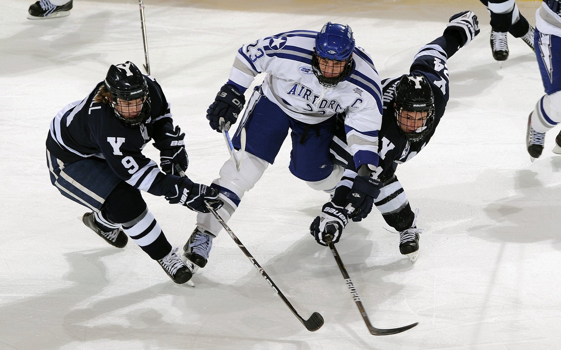 灰熊压哨惊魂夜，西亚卡姆一球定乾坤，撕裂纽约的沉默