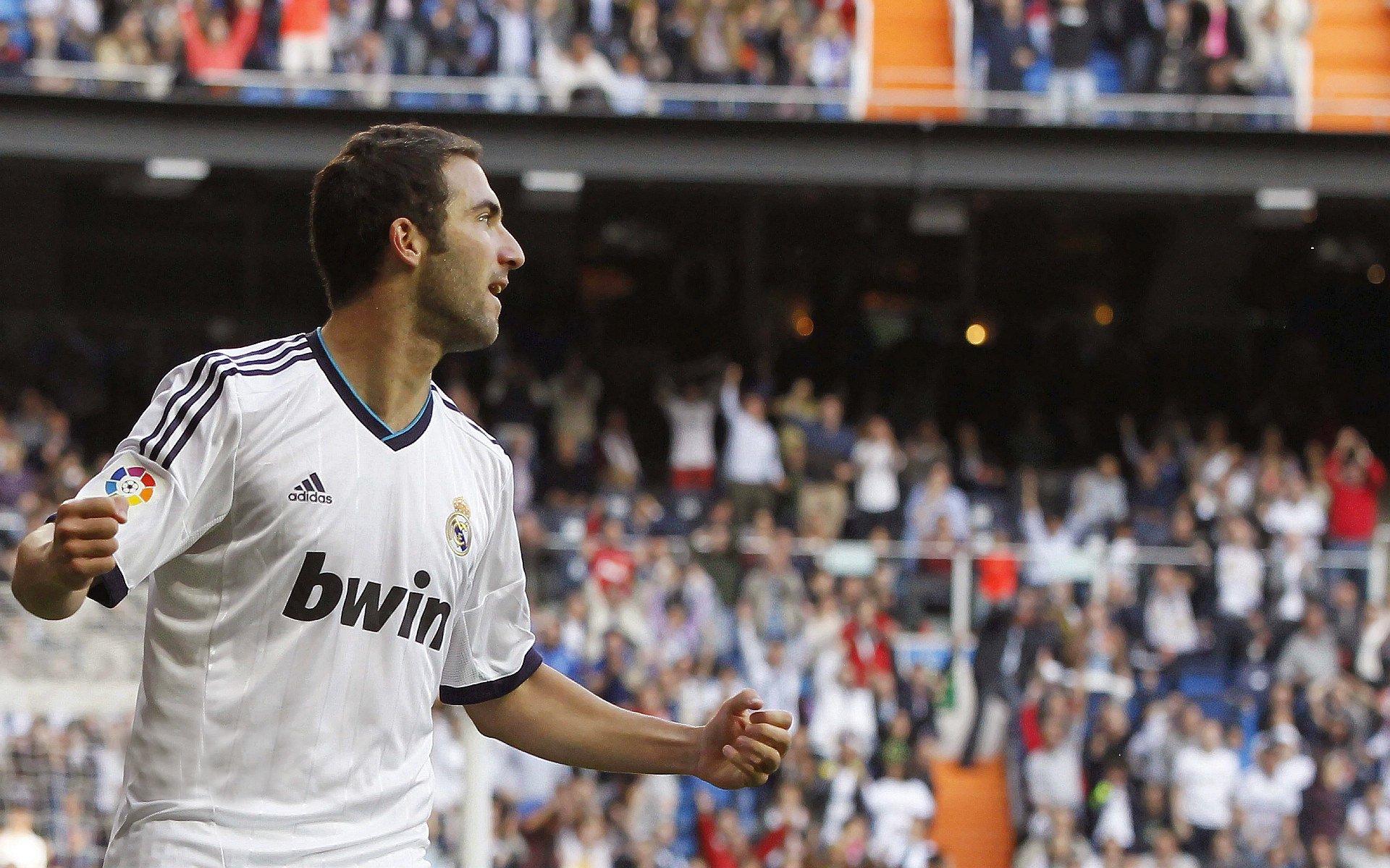 德甲争冠战之夜，弗拉霍维奇一锤定音，改写的不只是积分榜